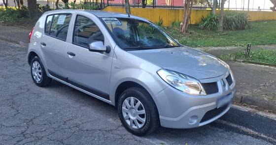 RENAULT SANDERO 1.0 EXPRESSION 16V FLEX 4P MANUAL RENAULT SANDERO 1.0 EXPRESSION 16V FLEX 4P MANUAL